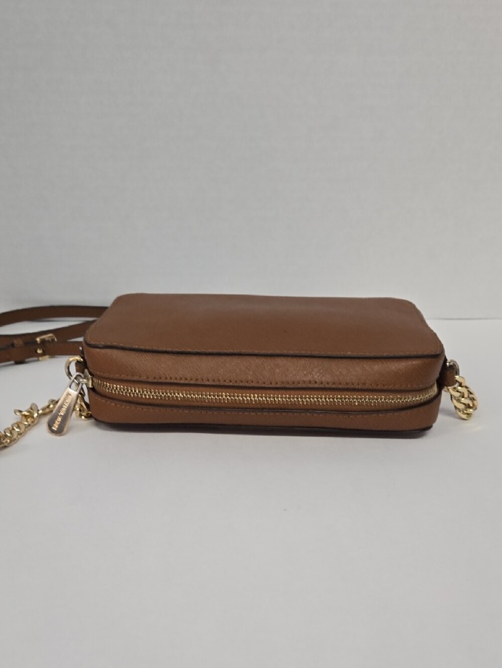 Michael Kors Brown Saffiano Leather Crossbody w/Gold Chain EUC 8.5"x5"x2" - Picture 5 of 14